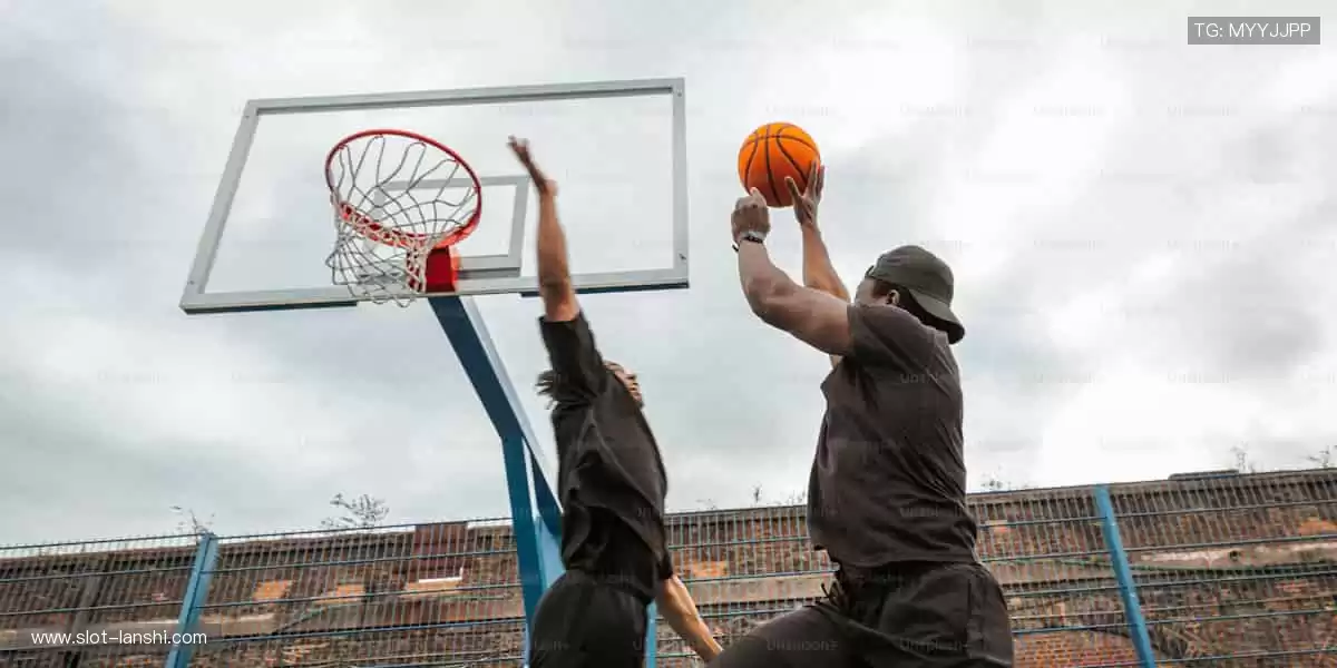 🏀✨ 巅峰对决，热血沸腾！